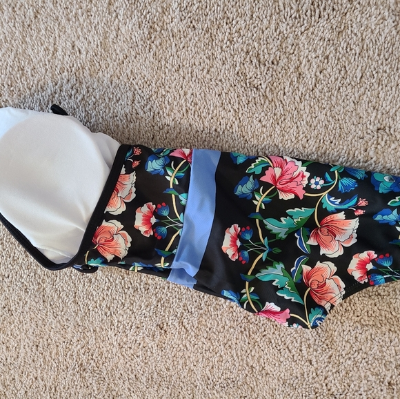 Blue floral swimsuit - Picture 6 of 9